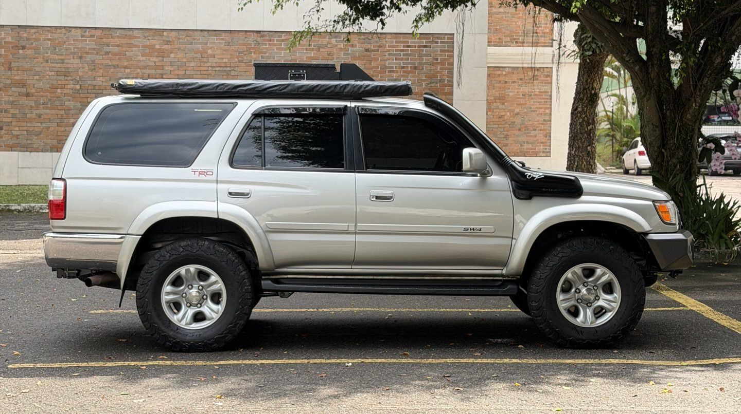 Perfil da Toyota SW4 com todos os equipamentos instalados